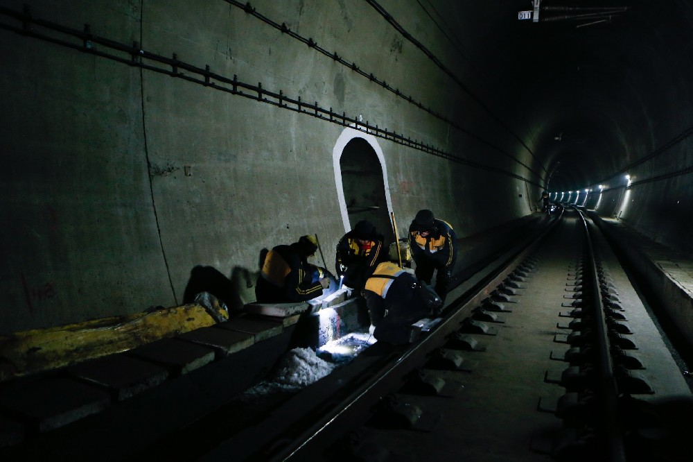 兖州铁路运营隧道病害现状